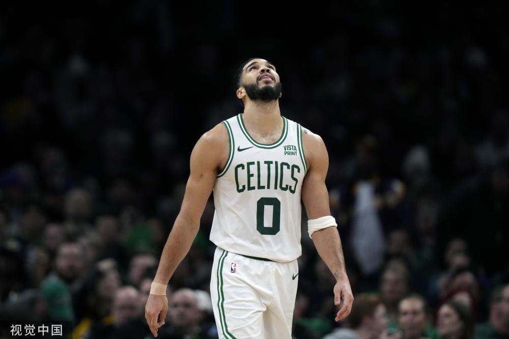 更透露出他 更透露出他